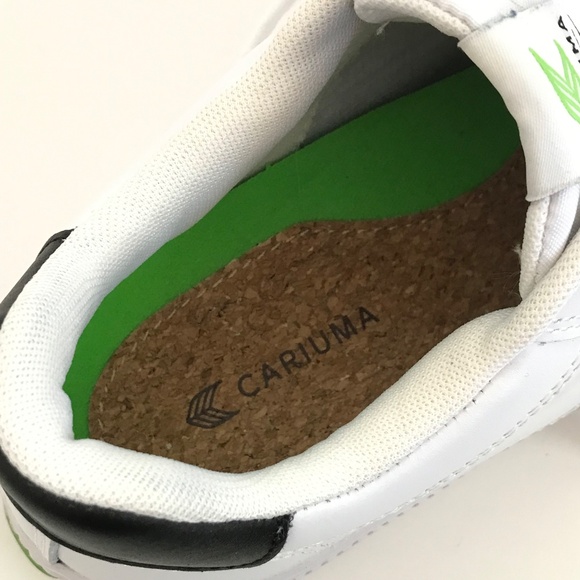 Cariuma White and Black Sneakers - Picture 12 of 16